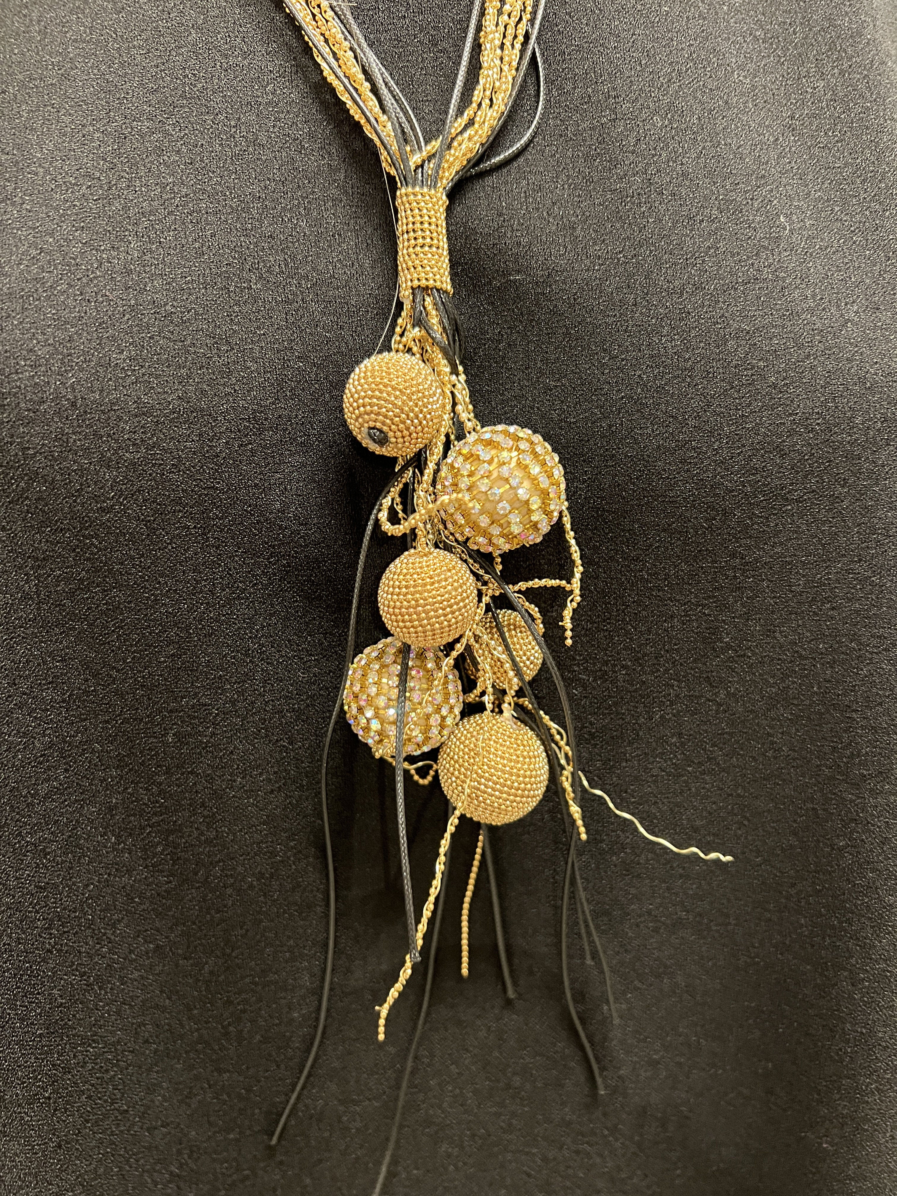 Coco - Halskæde med sort og guld kæder